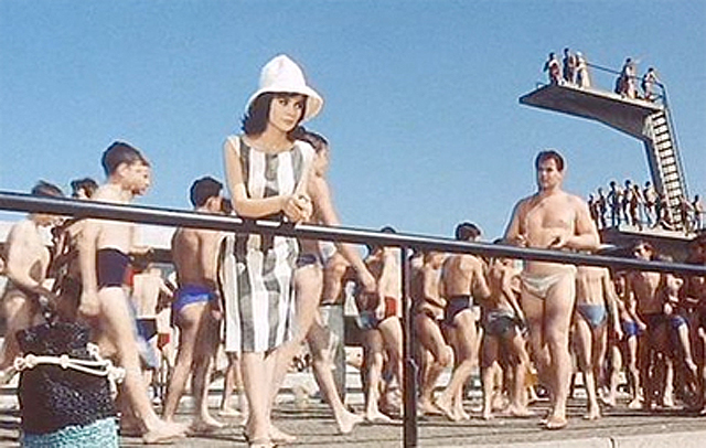 Still from Boccaccio ’70: Renzo e Luciana (Mario Monicelli – 1962)