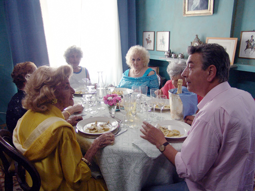 Still from Mid-August Lunch – Pranzo di Ferragosto (Gianni Di Gregorio – 2008)