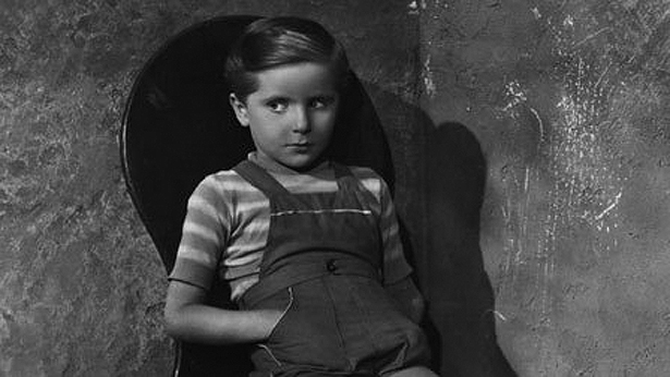 Still from The Children Are Watching Us – I bambini ci guardano (Vittorio De Sica – 1944)
